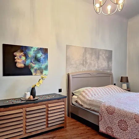 Апартаменты Silti, Atjaunoti Dzivokli Tuvu Centram - 1St Floor Рига Экстерьер фото